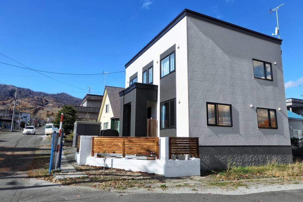 Furano Cube Sugar-方糖民宿,步行8Min到雪场,3 Brs,Max 6Ppl 외부 사진